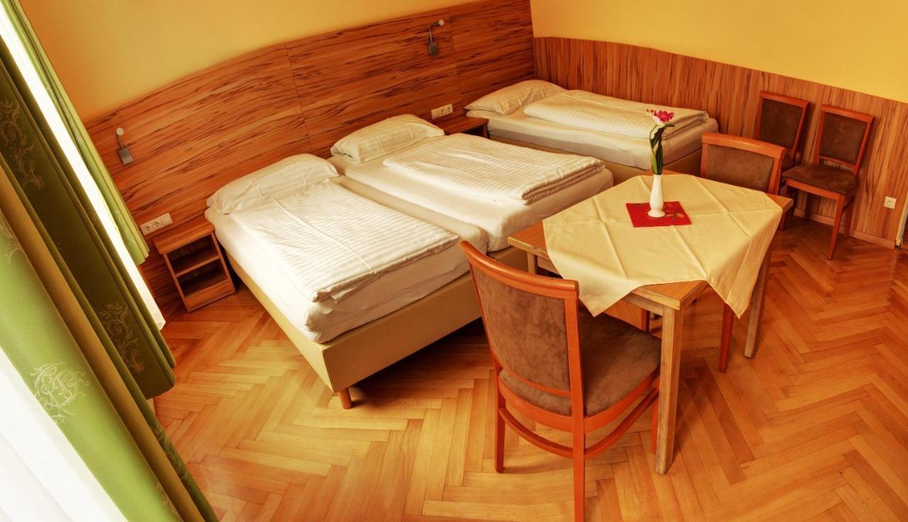 Pension Jahn Salzburg Room photo
